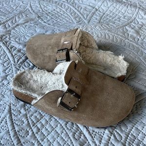 Tan fur lined clogs